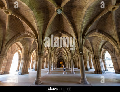 Vista di antichi chiostri dell Università di Glasgow in Glasgow Scotland Regno Unito Foto Stock