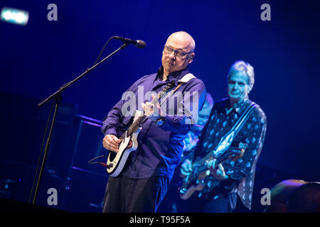 Milano, 10 maggio. Mark Knopfler suona dal vivo al Mediolanum Forum di Assago, Milano Italia. Copyright Davide Merli / Alamy Foto Stock