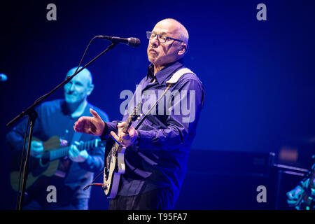Milano, 10 maggio. Mark Knopfler suona dal vivo al Mediolanum Forum di Assago, Milano Italia. Copyright Davide Merli / Alamy Foto Stock