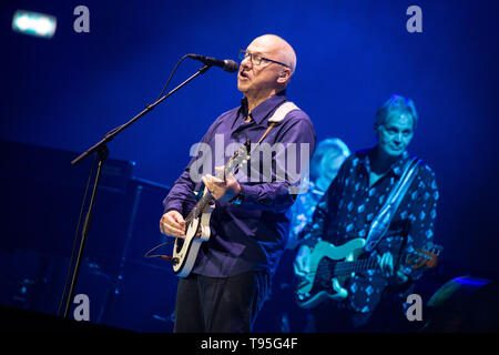 Milano, 10 maggio. Mark Knopfler suona dal vivo al Mediolanum Forum di Assago, Milano Italia. Copyright Davide Merli / Alamy Foto Stock