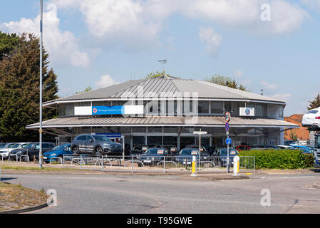 Volkswagen concessionaria auto vendite showroom edificio in modo Comet, Eastwood, Southend on Sea, Essex, Regno Unito. Volkswagen Motability Center. VW Foto Stock