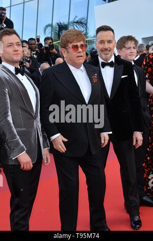 Cannes, Francia. 16 Maggio, 2019. CANNES, Francia. 16 maggio 2019: Taron Egerton, Sir Elton John & David arredare in occasione del gala premiere per 'Rocketman" al Festival di Cannes. Credito Foto: Paul Smith/Alamy Live News Foto Stock