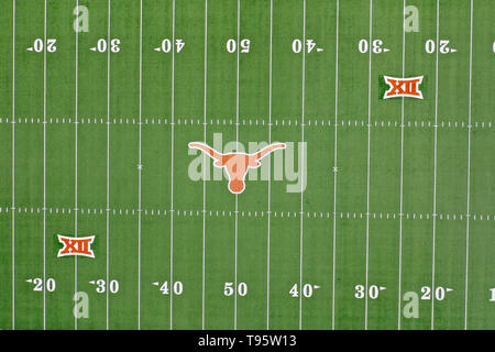 Austin, Texas, Stati Uniti d'America. 29 apr, 2019. Aprile 29, 2019 - Austin, Texas, Stati Uniti d'America: Vedute aeree di Darrell K Royal''"Texas Memorial Stadium si trova a Austin, Texas, sul campus della University of Texas di Austin, è stata la casa per i giocatori del Longhorn football team a partire dal 1924. (Credito Immagine: © Walter G Arce Sr mola medi/ASP) Foto Stock