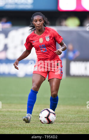 St Louis, Stati Uniti d'America. 16 Maggio, 2019. Stati Uniti defender Crystal Dunn (19) durante l'invio di serie off come gli Stati Uniti Nazionale Femminile ha ospitato la Nuova Zelanda al Busch Stadium di St Louis City, MO Ulreich/CSM/Alamy Live News Foto Stock