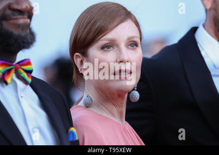 Cannes, Francia. 16 Maggio, 2019. L'attrice Julianne Moore pone sul tappeto rosso per la premiere del film 'Rocketman" presso la 72a Cannes Film Festival di Cannes, Francia, il 16 maggio 2019. La 72a Cannes Film Festival è qui tenuto dal 14 al 25 maggio. Credito: Zhang Cheng/Xinhua/Alamy Live News Foto Stock