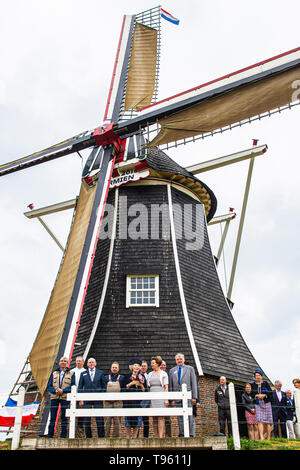 Harreveld, Paesi Bassi. Il 17 maggio 2019. HARREVELD, 17-05-2019, Princess Beatrix durante la sua visita del bicentenario del 'Hermien' mulino a vento a credito Harreveld: Pro scatti/Alamy Live News Foto Stock