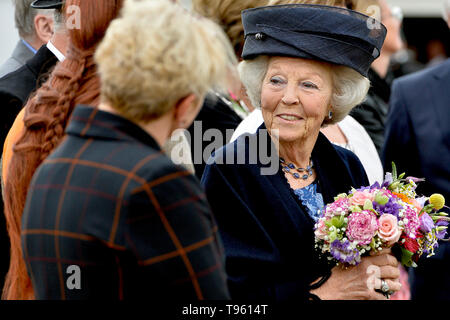 Harreveld, Paesi Bassi. Il 17 maggio 2019. HARREVELD, 17-05-2019, Princess Beatrix visitando bicentenario windmill 'Hermien' in credito Harreveld: Pro scatti/Alamy Live News Foto Stock