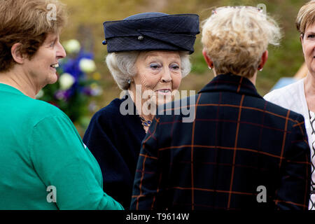 Harreveld, Paesi Bassi. Il 17 maggio 2019. HARREVELD, 17-05-2019, Princess Beatrix visitando bicentenario windmill 'Hermien' in credito Harreveld: Pro scatti/Alamy Live News Foto Stock