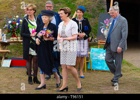 Harreveld, Paesi Bassi. Il 17 maggio 2019. HARREVELD, 17-05-2019, Princess Beatrix visitando bicentenario windmill 'Hermien' in credito Harreveld: Pro scatti/Alamy Live News Foto Stock