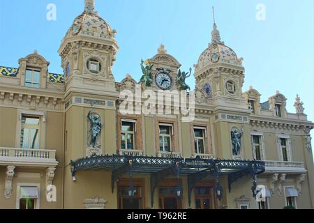 Monte Carlo, Monaco - 25 Ottobre 2018: un'immagine ravvicinata della famosa Grand Casinò di Monte Carlo Piazza. Foto Stock