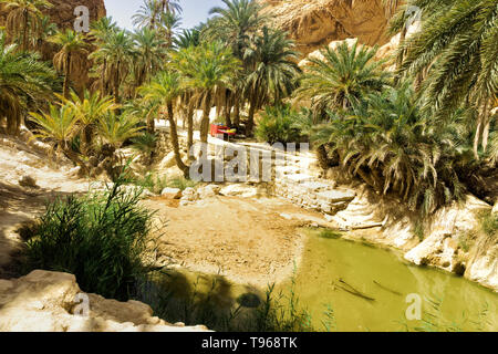 Vista interna del Chebika oasi in Tunisia. Foto Stock