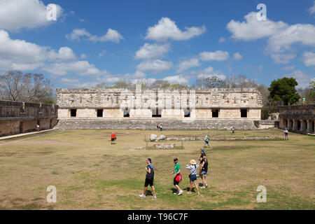 Convento un quadrangolo Uxmal rovine maya sito patrimonio mondiale dell'UNESCO, Uxmal Yucatan Messico America Latina Foto Stock