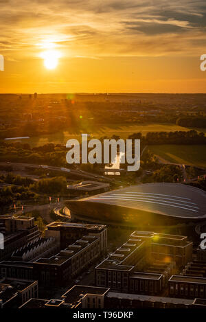 La vista di Lee Valley VeloPark dalla Victory Plaza, Stratford, East London, Regno Unito Foto Stock