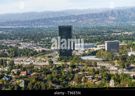 Los Angeles, California/ USA: 12 lug 2014>>Una vista della NBC Universal comcast edificio e la universal sheraton edificio Foto Stock