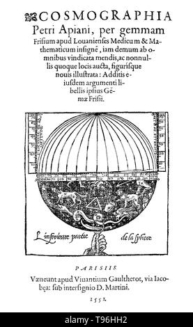 Petrus Apiano, Cosmographia, pagina titolo, 1551.Petrus Apiano (16 Aprile 1495 - 21 Aprile 1552) era un tedesco umanista, noto per le sue opere in matematica, astronomia e cartografia. Nel 1524 ha prodotto il suo Cosmographicus liber, un rispettato il lavoro di astronomia e di navigazione che era di vedere almeno trenta ristampe in 14 lingue. Nel 1527 ha pubblicato una variazione del triangolo di Pascal e nel 1534 una tabella di Sines. Foto Stock