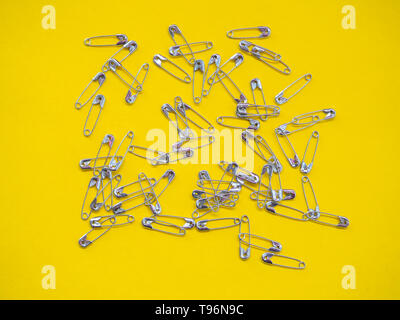 Un sacco di spine di sicurezza. Il concetto di squadra Foto Stock