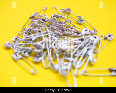 Un sacco di spine di sicurezza. Il concetto di squadra Foto Stock