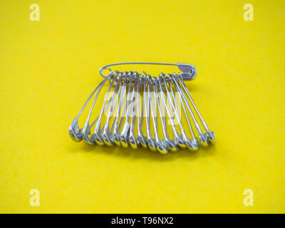 Un sacco di spine di sicurezza. Il concetto di squadra Foto Stock