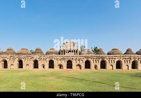 Elephant maneggio, Hampi, India Foto Stock