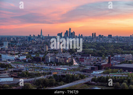 La Skyline di Londra al tramonto Foto Stock