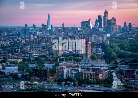 La Skyline di Londra al tramonto Foto Stock