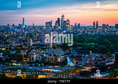 La Skyline di Londra al tramonto Foto Stock