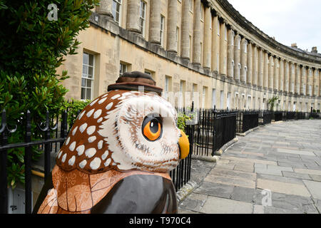 Uno dei gufi del bagno sul Royal Crescent in bagno durante 2018 event.Tutti i gufi sono stati sponsorizzati e asta a fine manifestazione con pr Foto Stock