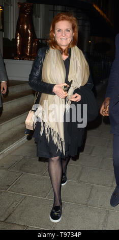 Partenze da ristorante 34 Mayfair in Grosvenor Square, Londra. Dotato di: Sarah Ferguson, Sarah duchessa di York dove: Londra, Regno Unito quando: 15 Apr 2019 Credit: WENN.com Foto Stock