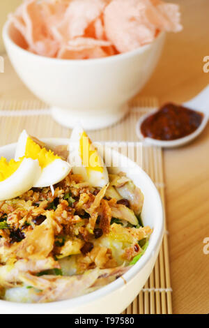 Pollo Porridge farinata di riso indonesiano cibo tradizionale Foto Stock
