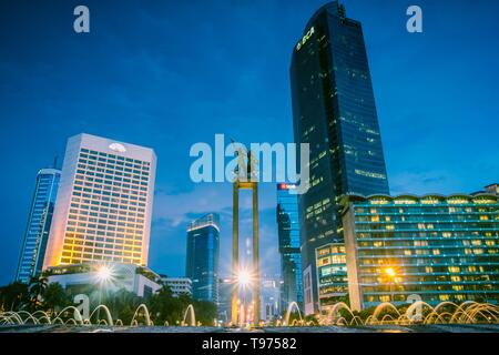 La città di Jakarta Indonesia centro del quartiere finanziario e degli affari del sud-est asiatico Foto Stock