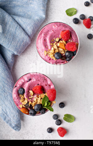 Fresche miscelate berry smoothie Foto Stock