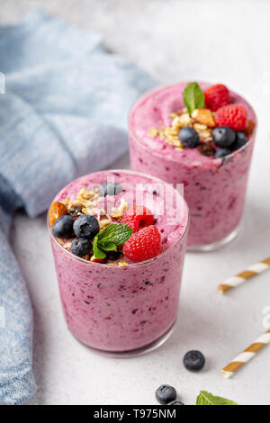 Fresche miscelate berry smoothie Foto Stock
