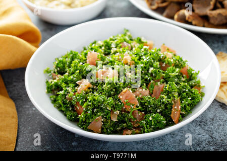 Prezzemolo tabulé con pomodoro e cous cous Foto Stock