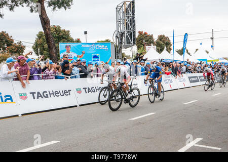 Amgen tour della California 2019. I ciclisti Cross traguardo a Morro Bay. Fabio Jakobsen, Jasper Philipsen, Peter Sagan,Morro Bay, CA, Stati Uniti d'America, 15 maggio 2019 Foto Stock