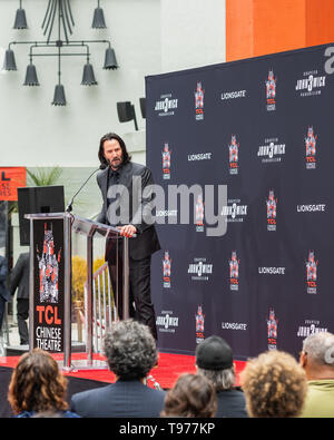 Keanu Reeves. Un attore Handprints e impronte cementato su Hollywood Boulevard. Teatro Cinese Evento, Hollywood, California, 14 maggio 2019 Foto Stock