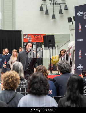 Keanu Reeves. Un attore Handprints e impronte cementato su Hollywood Boulevard. Teatro Cinese Evento, Hollywood, California, 14 maggio 2019 Foto Stock