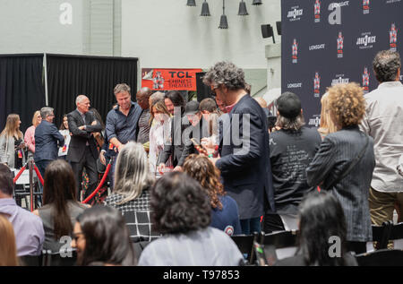 Keanu Reeves. Un attore Handprints e impronte cementato su Hollywood Boulevard. Teatro Cinese Evento, Hollywood, California, 14 maggio 2019 Foto Stock