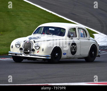 Glenn Pearson, Pietro Dorlin, Jaguar Mk1, Jaguar Classic Challenge, pre-66 Jaguar Cars, Donington storica festa, maggio 2019, motor racing, motor spor Foto Stock