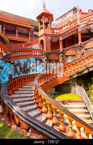 Ingresso di Gupteshwar Mahadev grotta,Gupteshwor Mahadev grotta è dedicato al dio Shiva in modo che abbia un significato religioso per la indù.iinside cav Foto Stock