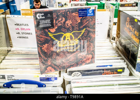 Nadarzyn, Polonia, 10 maggio 2019 Aerosmith album in vinile sul display per la vendita, vinile, LP, Album rock, rock americano band, collezione di vinili Foto Stock