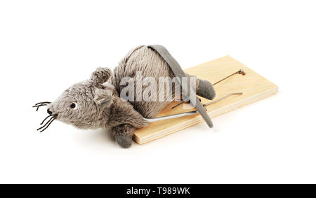 Toy mouse in un mousetrap isolato su uno sfondo bianco Foto Stock
