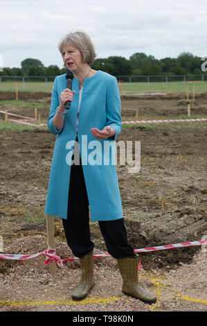 Maidenhead, Berkshire, Regno Unito. 23 Settembre, 2015. Maidenhead MP Rt Hon Theresa Maggio ha partecipato ad una cerimonia in occasione del primo terreno br Foto Stock