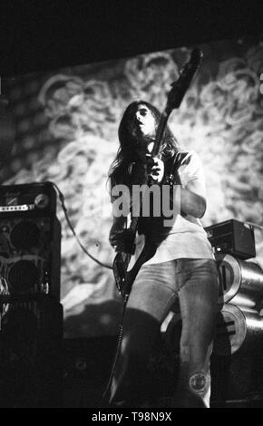 Amsterdam, Paesi Bassi - 1972:Ian (Lemmy Kilmister) da Hawkwind eseguendo in Paradiso, Amsterdam, Paesi Bassi nel 1972 (foto di Gijsbert Hanekroot) Foto Stock