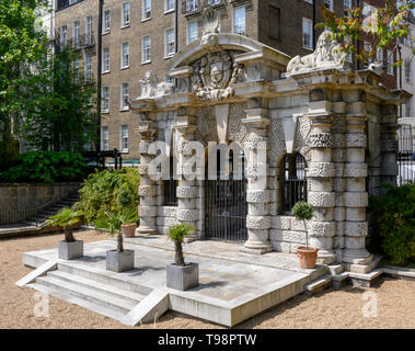 La York House acqua Gate, Buckingham Street, Victoria Embankment Gardens, Victoria Embankment, London, England, Regno Unito Foto Stock