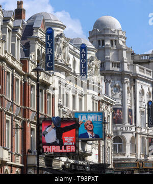 Vista guardando verso est lungo Shaftesbury Avenue, nel West End di Londra, Inghilterra, Regno Unito - mostra classic West End Theatres compresi Lyric e Apollo. Foto Stock