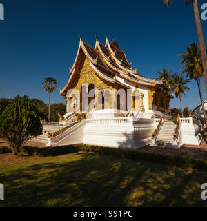 Haw Pha Bang Pavillion nei giardini del Palazzo Reale, Luang Prabang, Laos Foto Stock