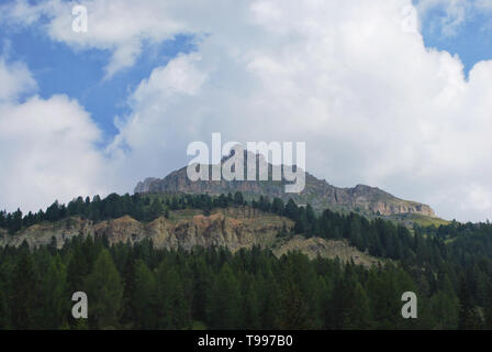 Non di montagna la cima del Passo di Costalunga. Foto Stock