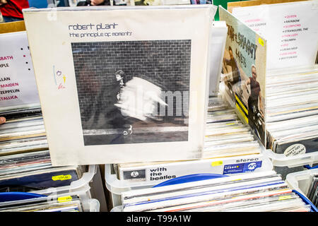 Nadarzyn, Polonia, maggio 110, 2019 Robert Plant album in vinile sul display per la vendita, vinile, LP, Album rock, cantante inglese, collezione di vinili Foto Stock