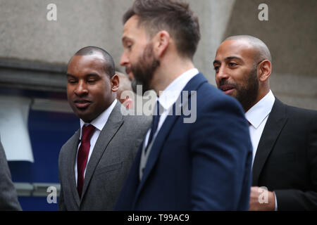 Pc Wayne Marques (sinistra) e PC Leon McLeod (destra) arrivano a Old Bailey a Londra dove si darà prova all'inchiesta sul London Bridge e di Borough Market attacchi terroristici. Foto Stock