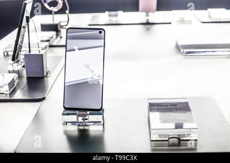 Nadarzyn, Polonia, 11 Maggio 2019: Samsung Galaxy S10 smartphone, presentazione di Samsung S10 alla fiera showroom, stand a Varsavia Electronics Show, Foto Stock